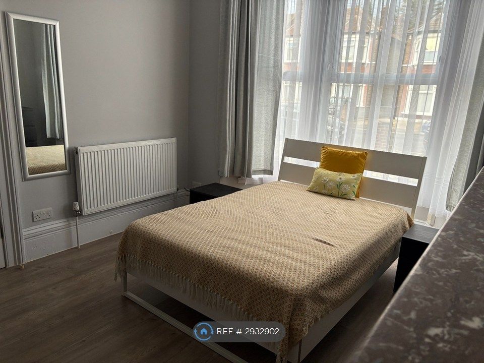 Property photo 2 of 14 Bedroom