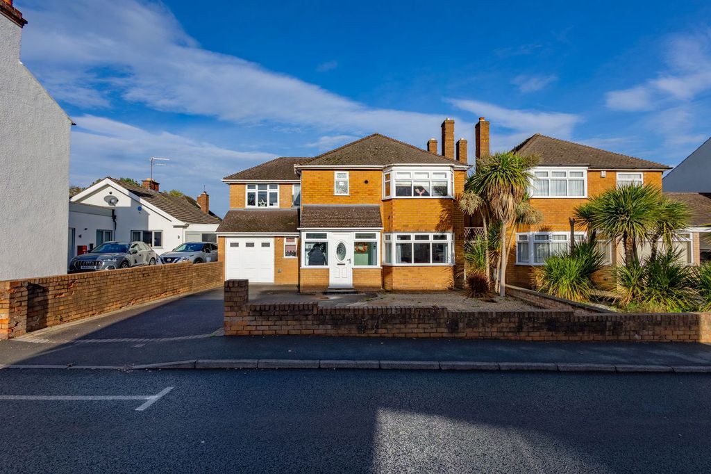 Property photo 2 of 39