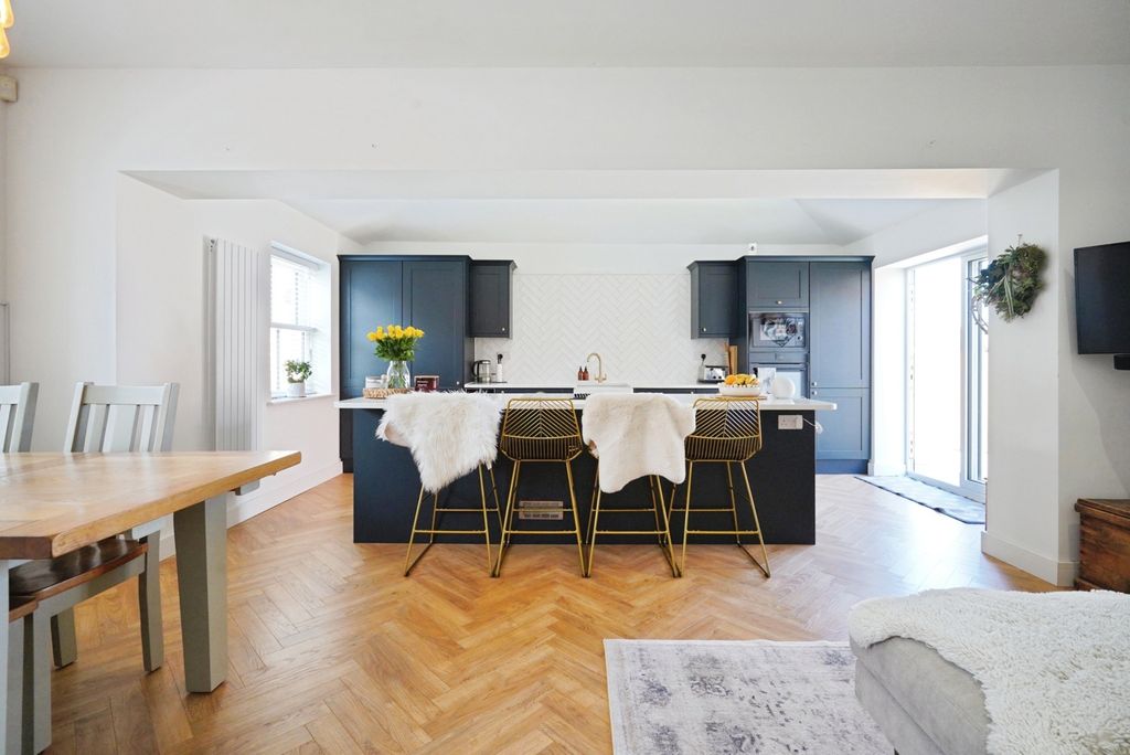 Property photo 3 of 21 Kitchen/Diner