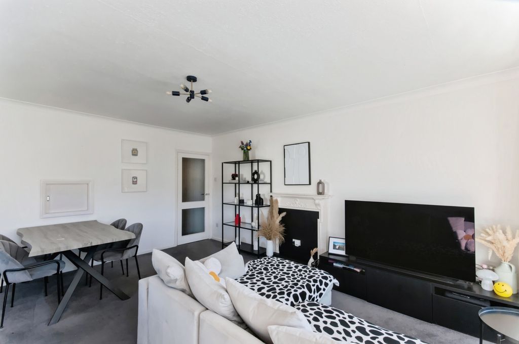 Property photo 3 of 12 Pbox-Img.Jpg