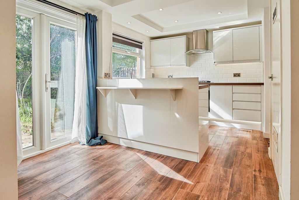 Property photo 3 of 18 Pbox-Img.Jpg