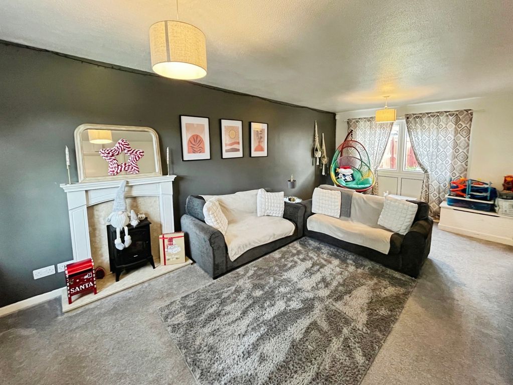 Property photo 2 of 14 Lounge