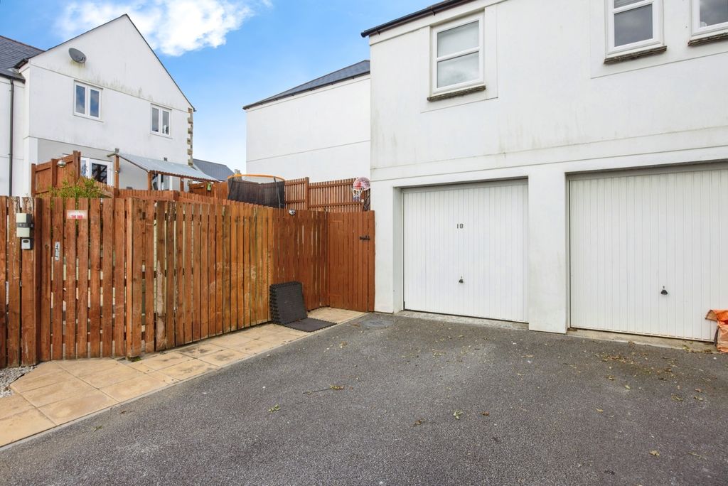 Property photo 3 of 17 Photo