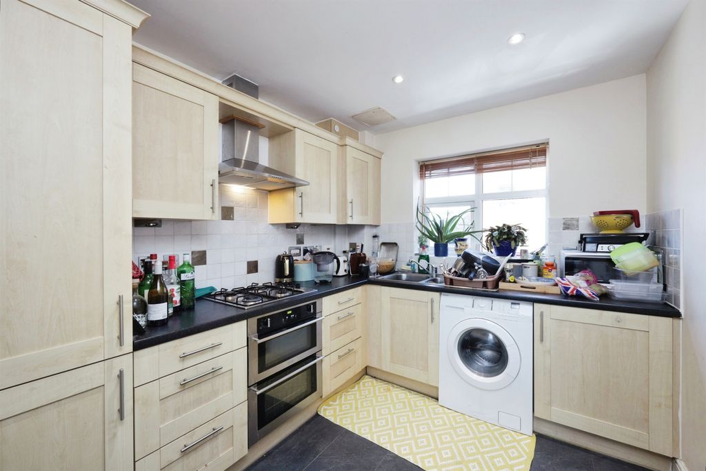 Property photo 2 of 8 Kitchen