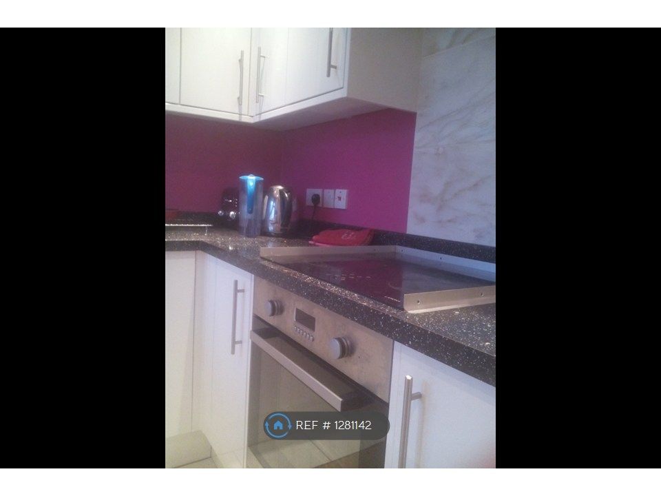 Property photo 2 of 8 Kitchen