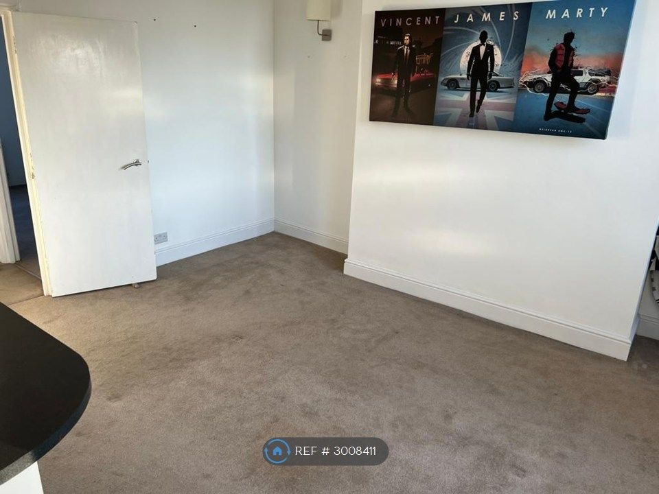 Property photo 2 of 7 Living Room/Open Plan Kitchen