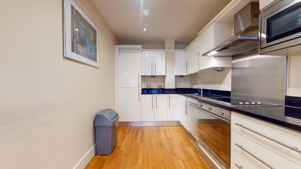 Property photo 2 of 18 Kitchen