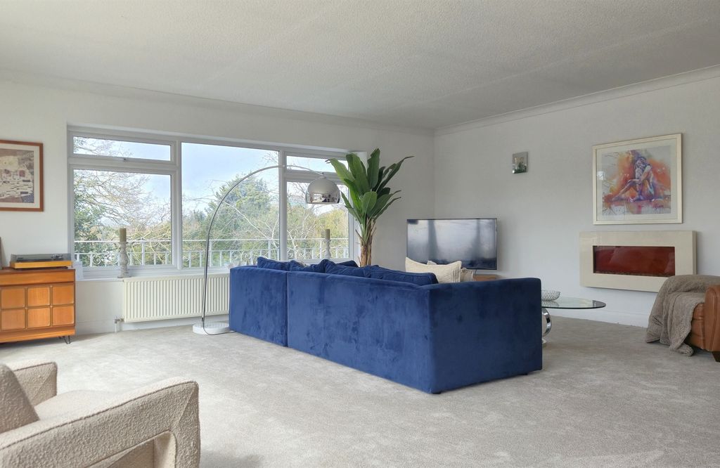 Property photo 3 of 21