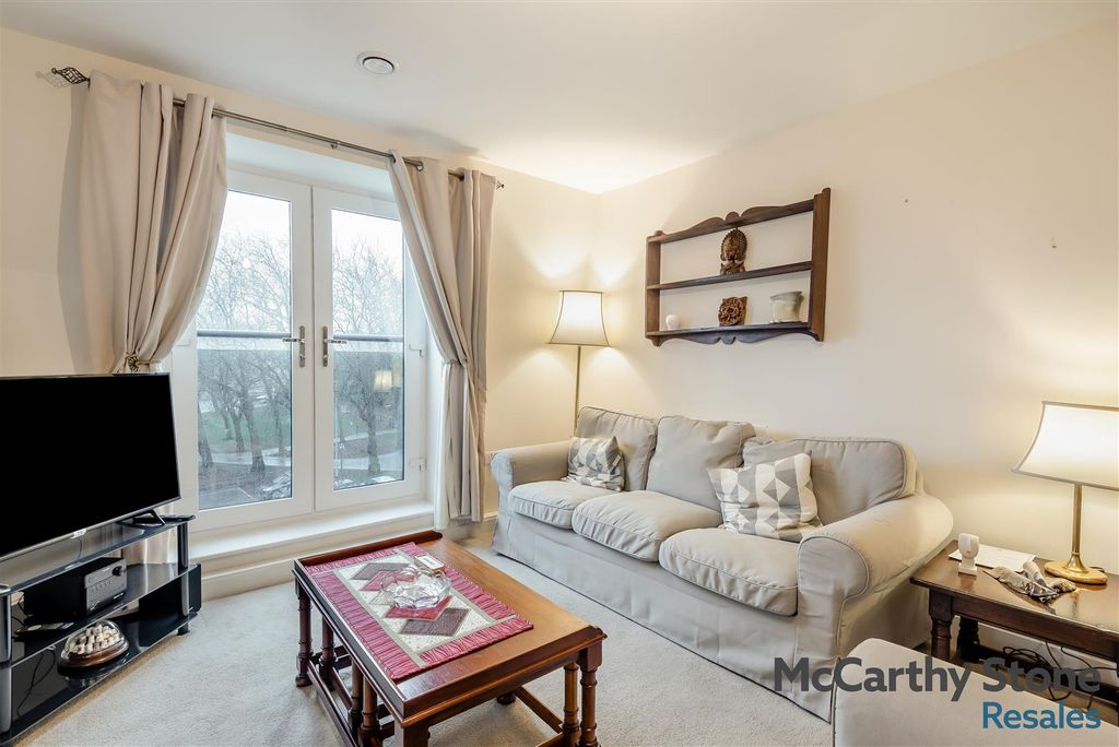 Property photo 3 of 16 8676970-Interior02.Jpg