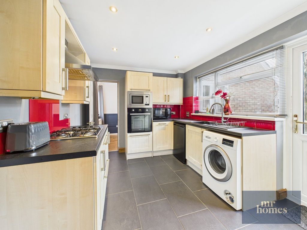 Property photo 3 of 34