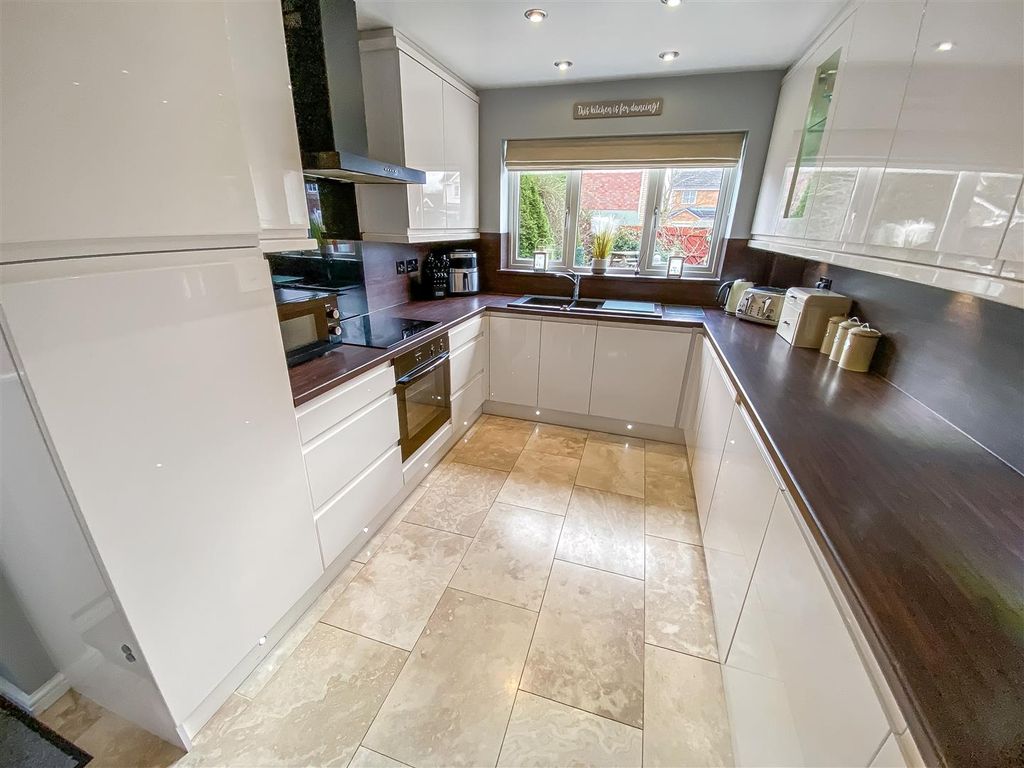 Property photo 3 of 21 Kitchen.Jpg