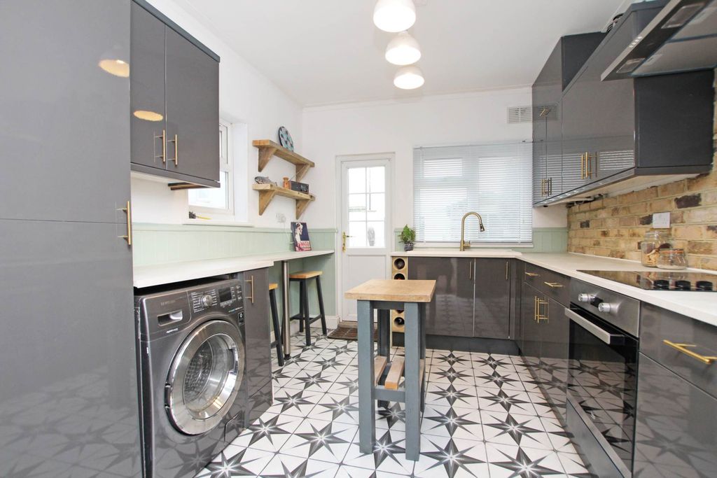 Property photo 3 of 20