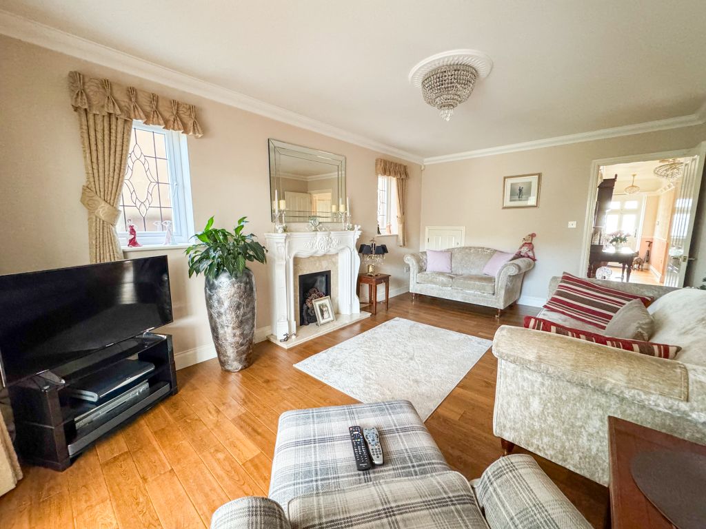 Property photo 3 of 29 Lounge