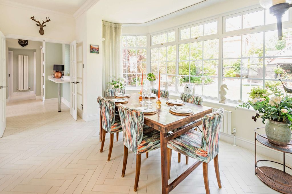 Property photo 3 of 17 Dining Area