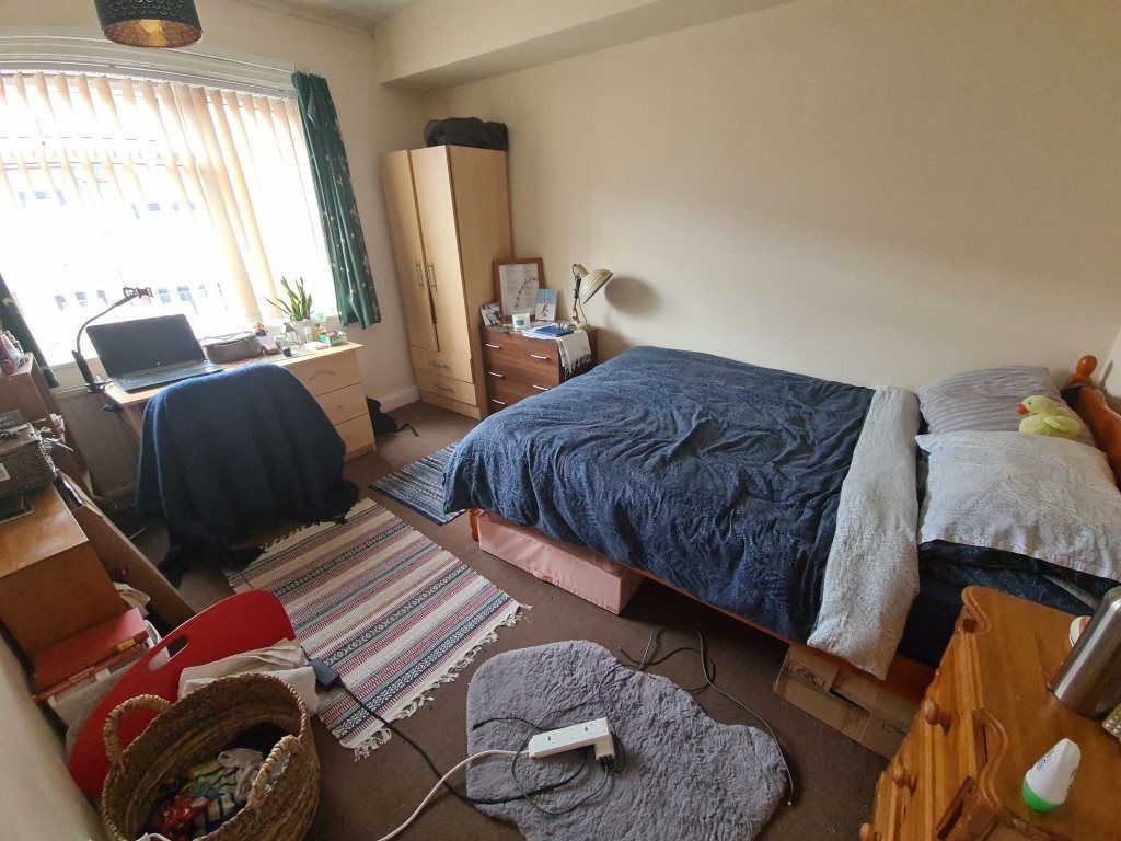 Property photo 3 of 14 A Comfortable Bedroom Featuring A Single Bed With ...