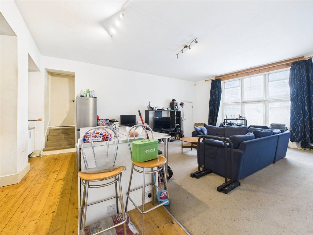 Property photo 3 of 15 Picture No. 05