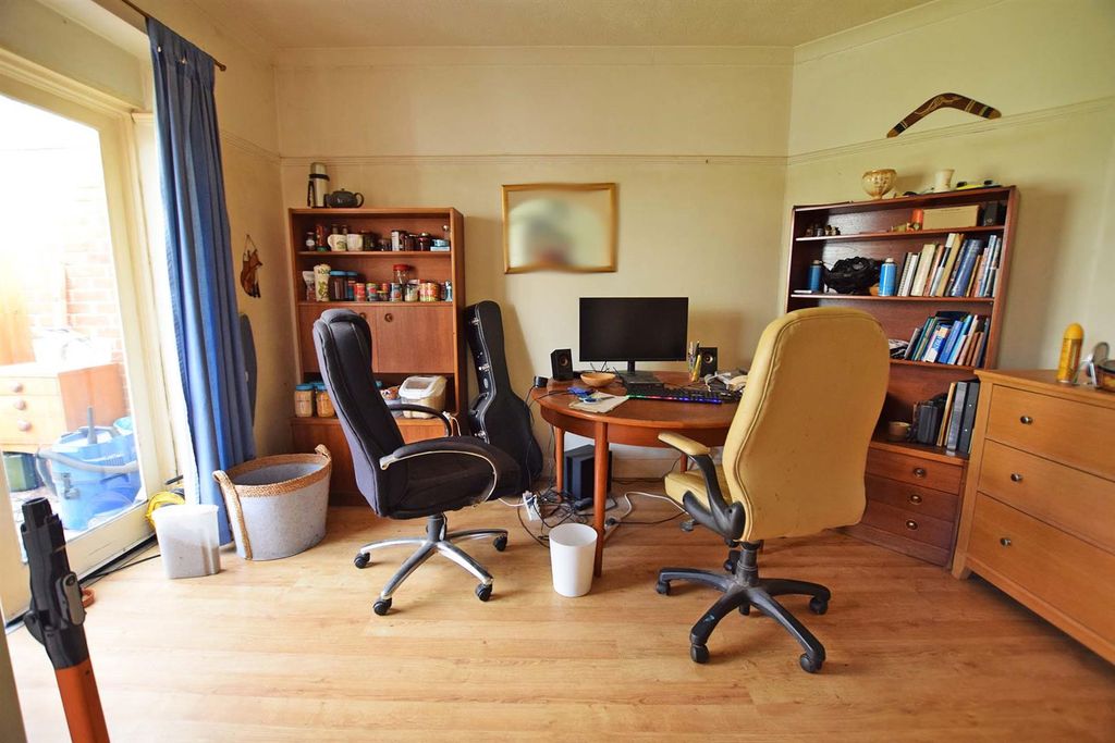 Property photo 3 of 9 Dining Room