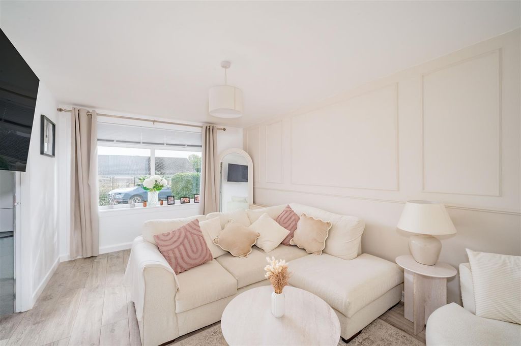 Property photo 2 of 13 48 Gagie Bank Wellbank-5.Jpg