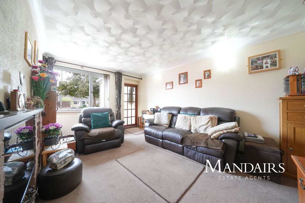 Property photo 2 of 27