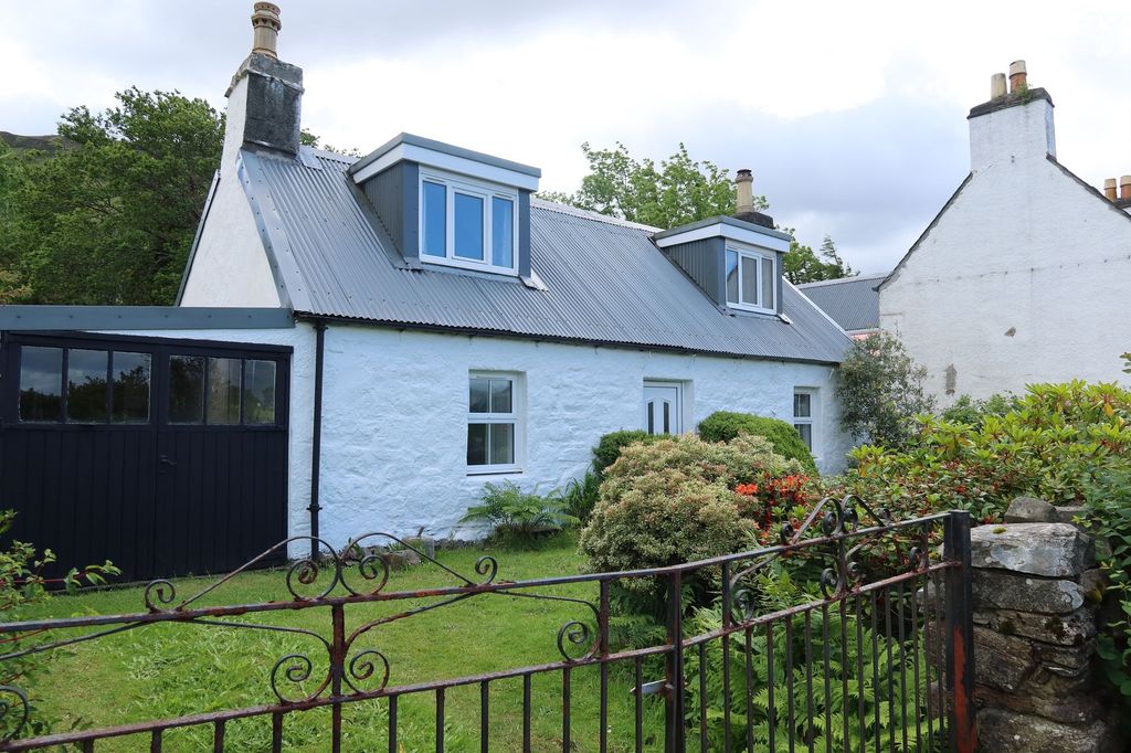 Property photo 2 of 54
