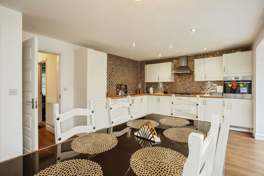 Property photo 3 of 19 Pbox-Img.Jpg