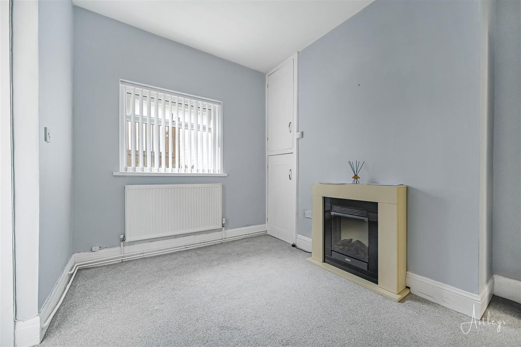 Property photo 3 of 17 Dining Room/Sitting Room