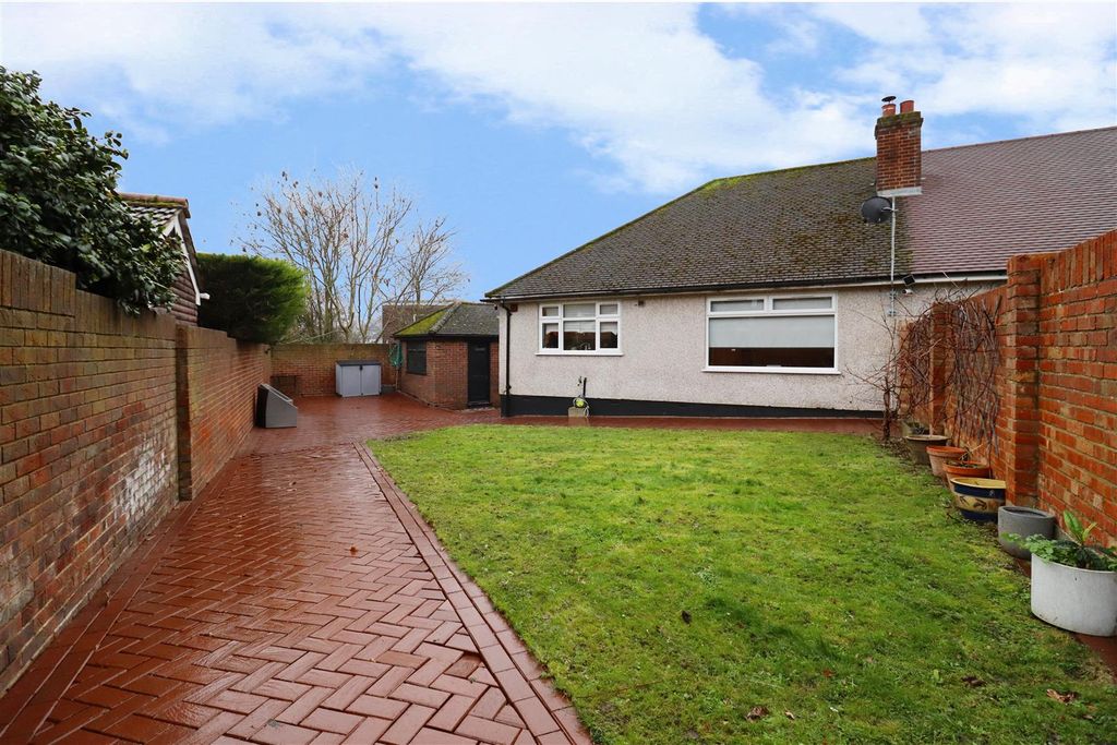 Property photo 1 of 14 Garden