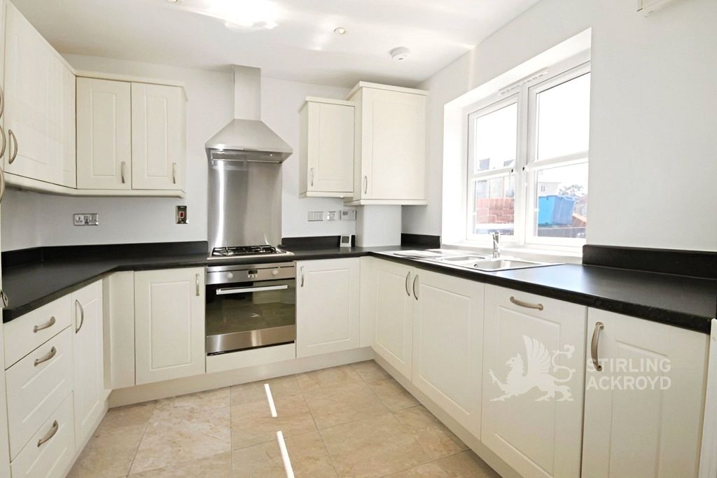 Property photo 2 of 10 Kitchen