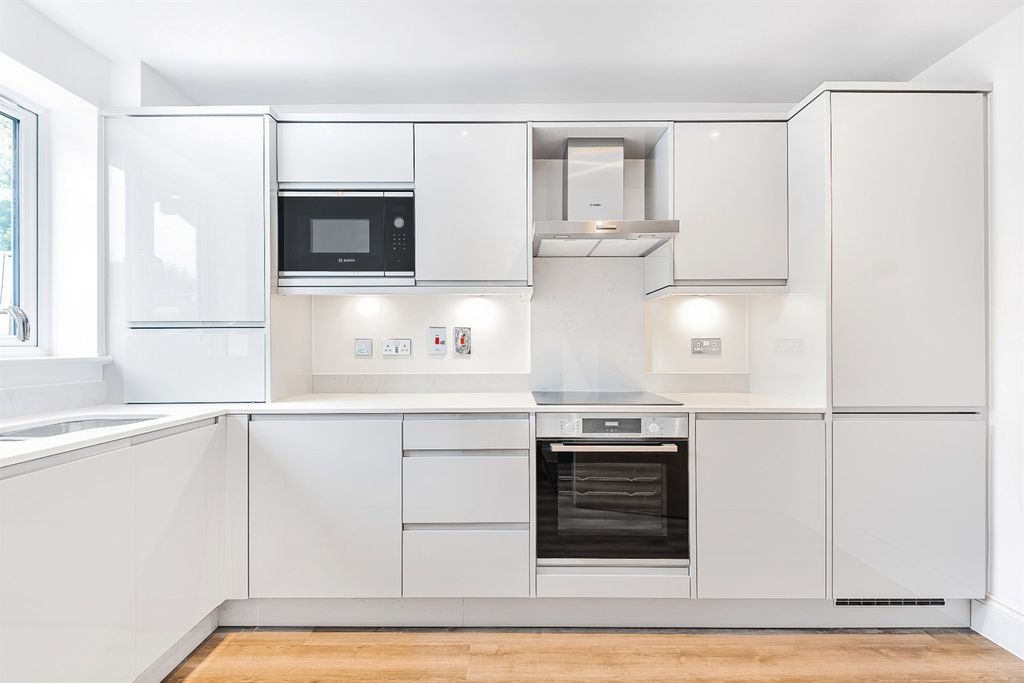 Property photo 2 of 9 Kitchen