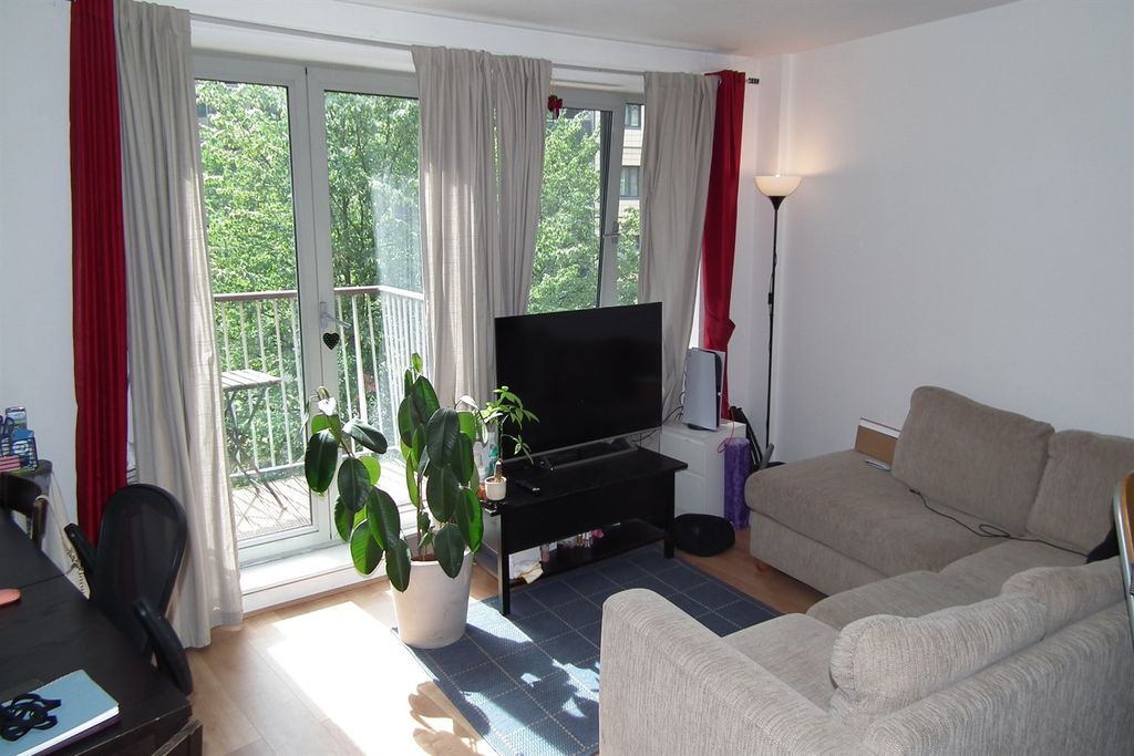 Property photo 3 of 12 Reception