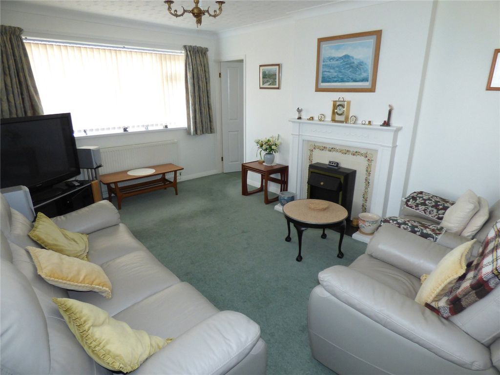 Property photo 2 of 16 Lounge