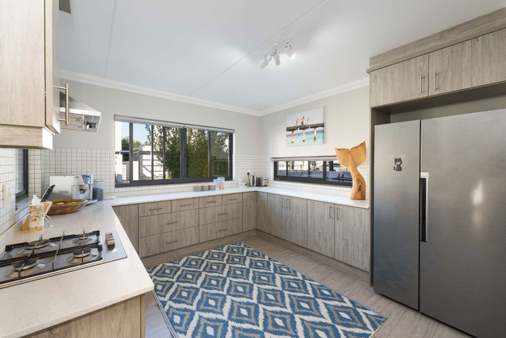 Property photo 3 of 39 Sw1730493