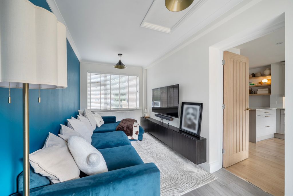 Property photo 3 of 14 15225096