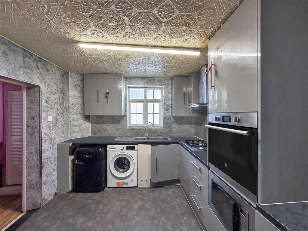 Property photo 3 of 7 Image00018.Jpeg