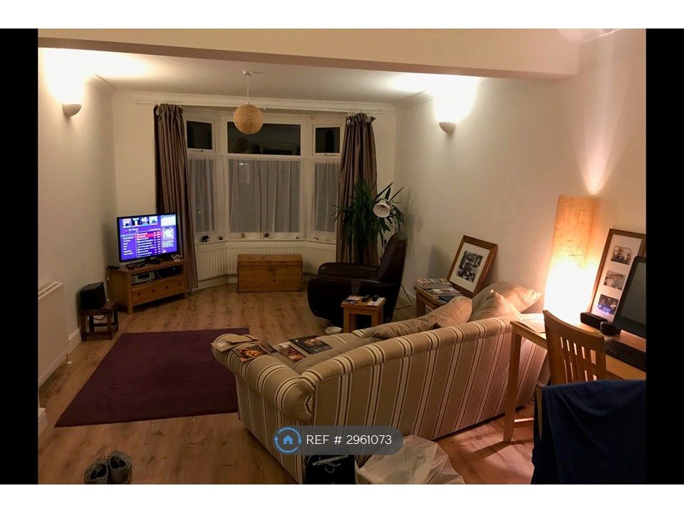 Property photo 2 of 22 Lounge