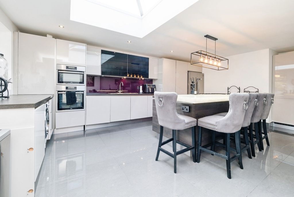 Property photo 3 of 20 Pbox-Img.Jpg