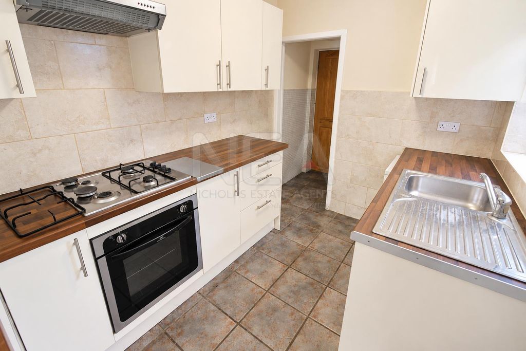 Property photo 3 of 14 Kitchen
