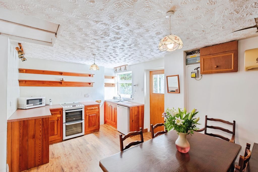 Property photo 1 of 15 Cottage Kitchen