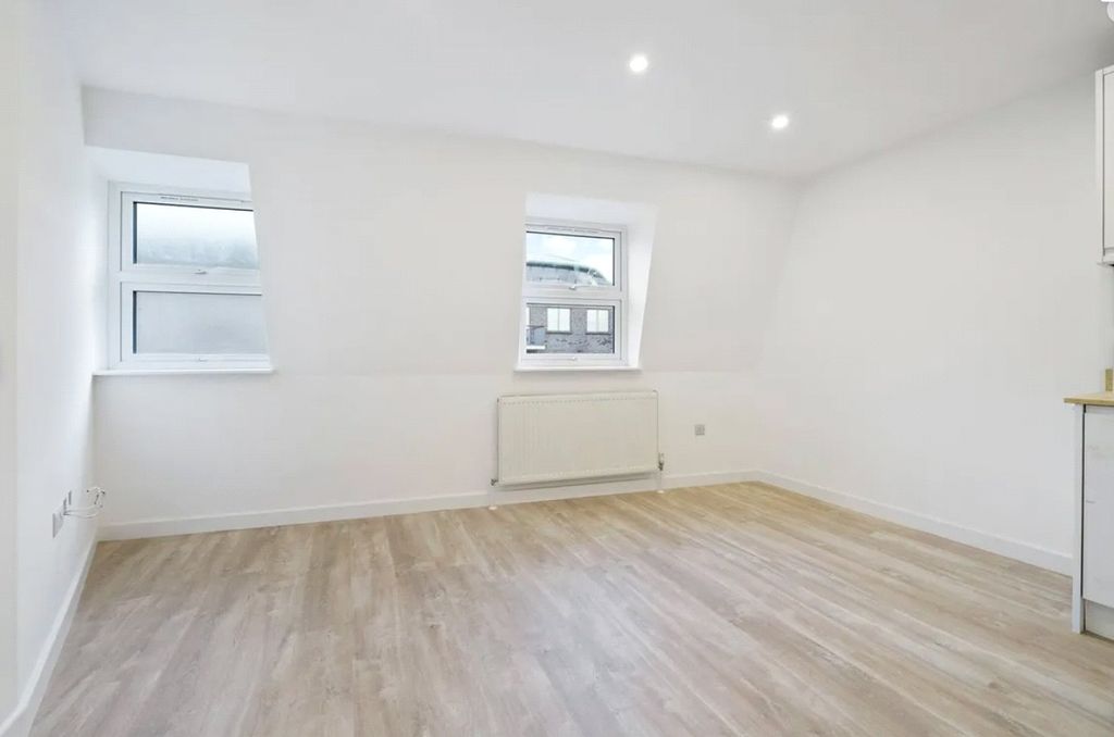 Property photo 3 of 12 Picture No. 02
