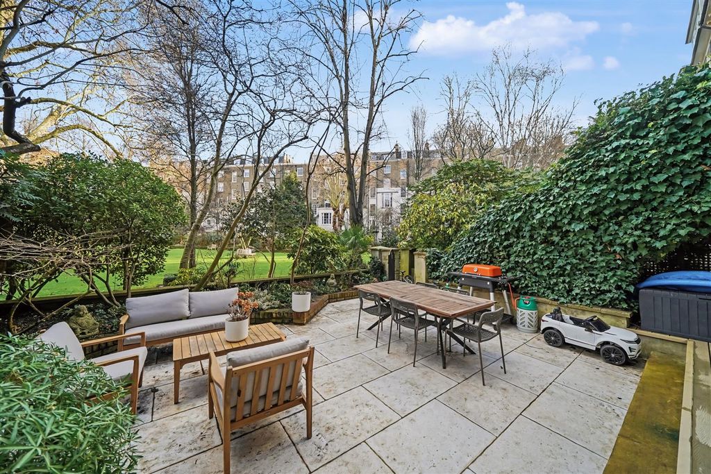 Property photo 3 of 20 12 Randolph Crescent W9 1Be-No Watermark-15.Jpg