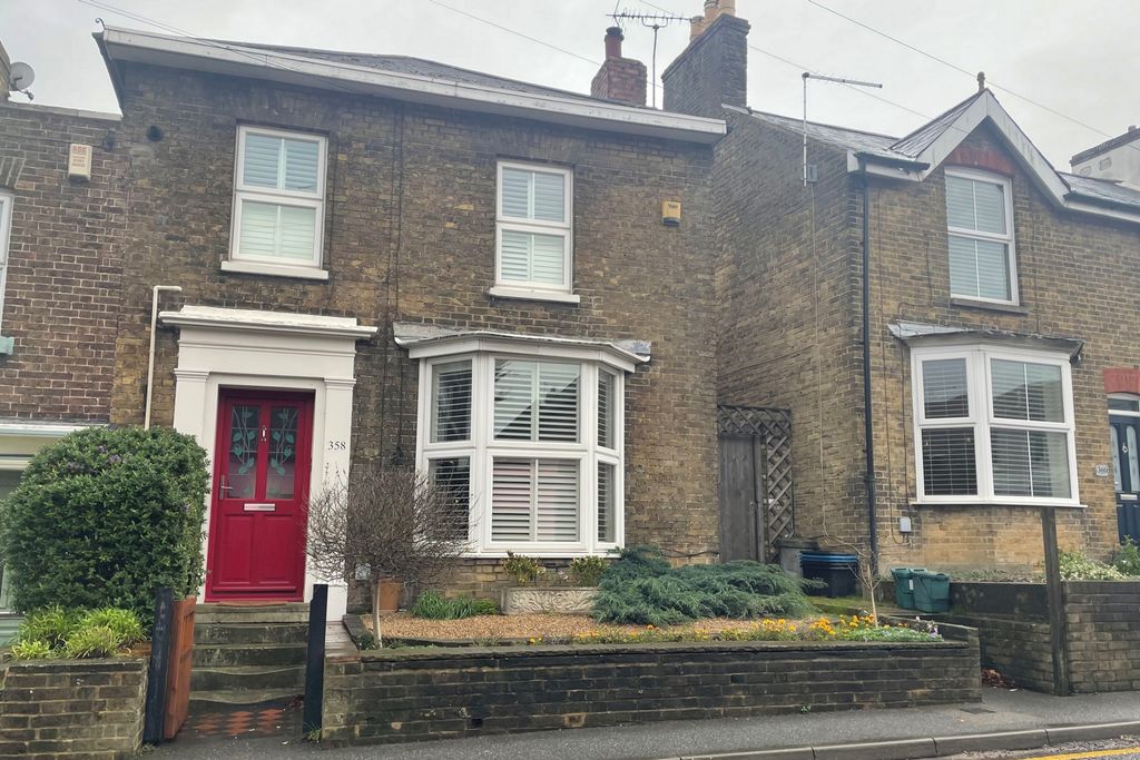 Property photo 1 of 17 Photo 10