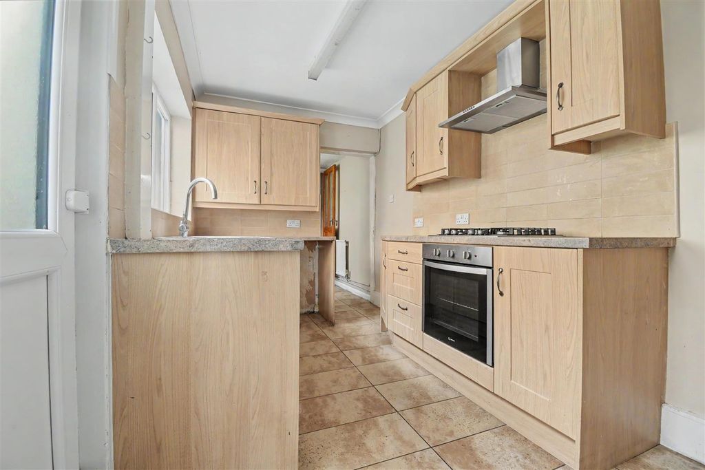 Property photo 3 of 20 Kitchen