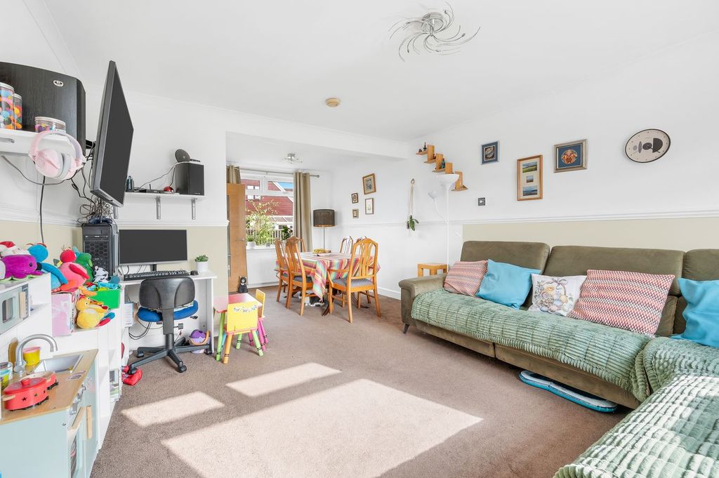 Property photo 3 of 24