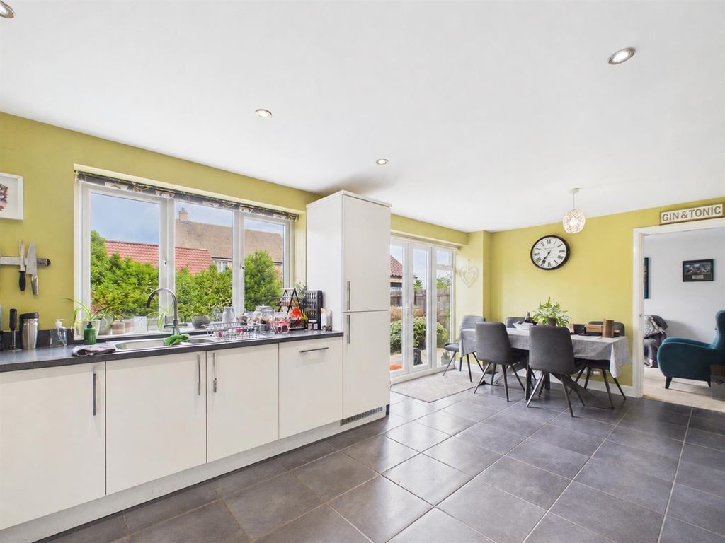 Property photo 2 of 14 Kitchen/Dining Room