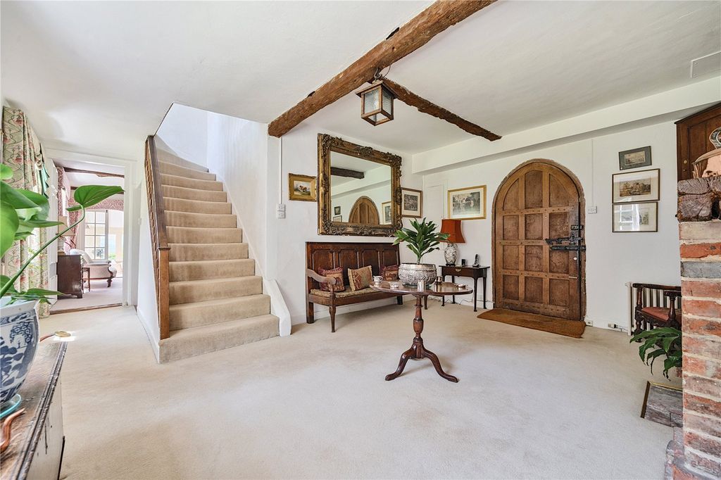 Property photo 2 of 18 Entrance Hall