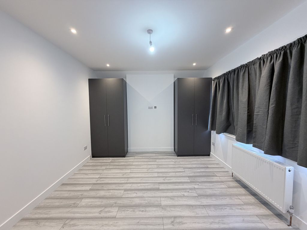 Property photo 3 of 11 Gallery