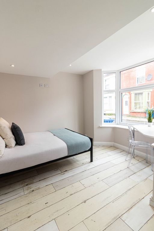 Property photo 3 of 7 Bright And Modern Bedroom Featuring A Single Bed, ...