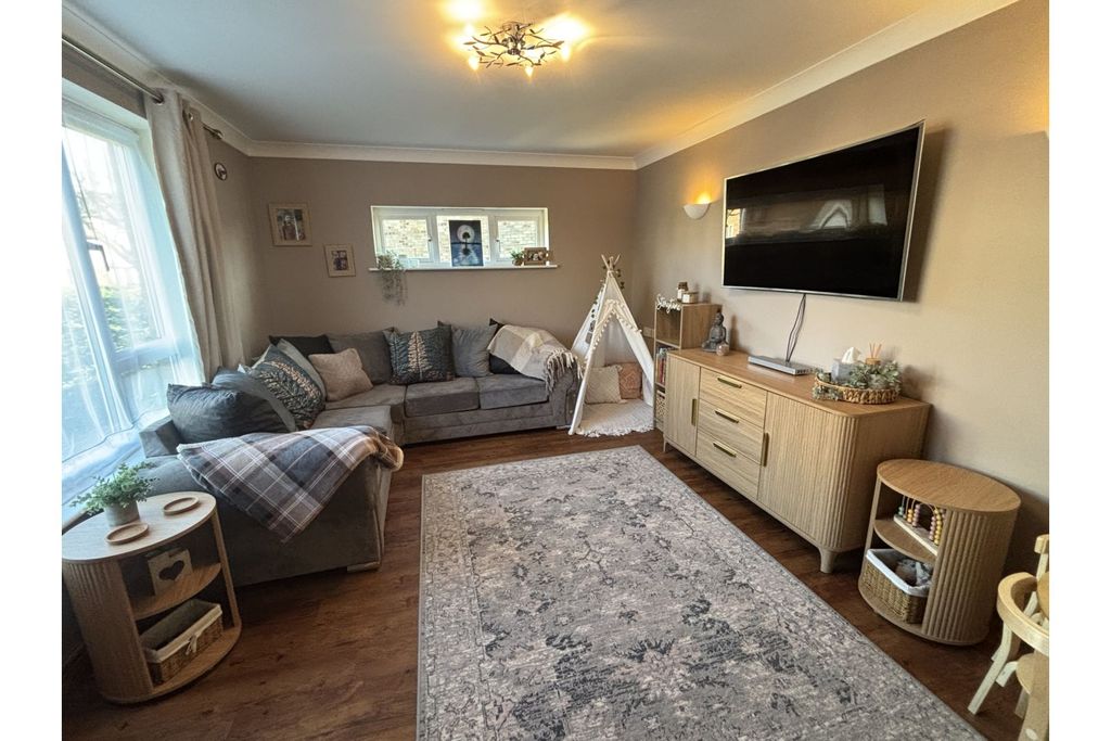 Property photo 3 of 11