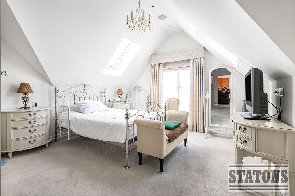 Additional image 14 of 3 bed flat for saleUplands Park Road, Enfield EN2