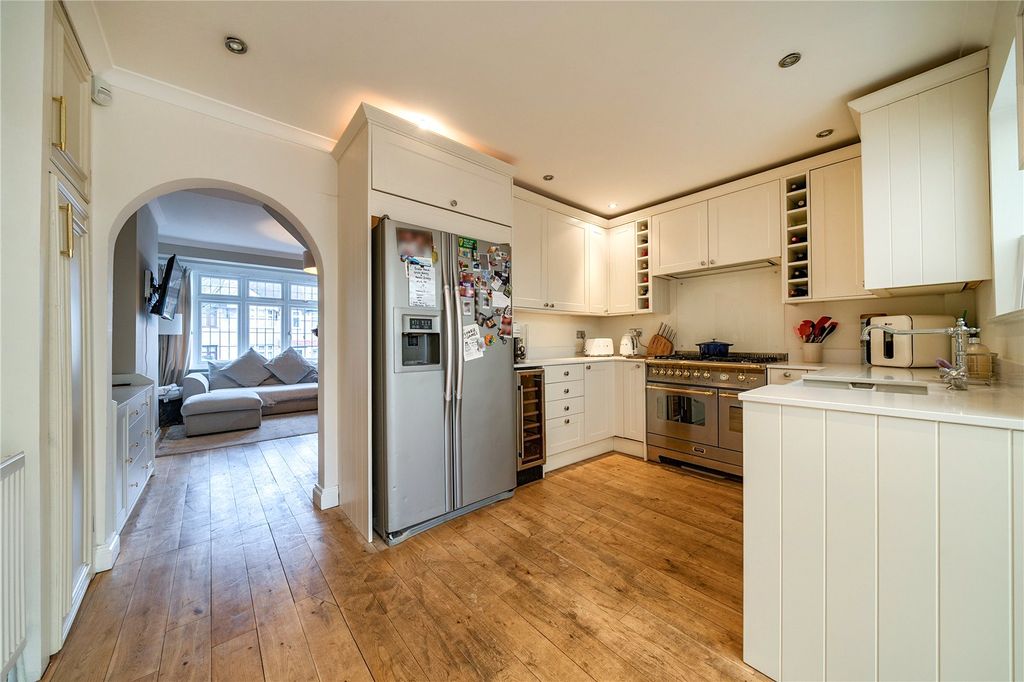 Property photo 3 of 21 Kitchen